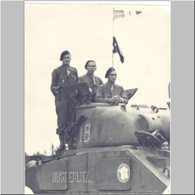 Austerlitz à la parade à Paris août 1944. Cliquez pour agrandir (1.4 Mb)