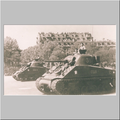 Eylau et Iena 2 au parade de Victoire Avril 1945. Cliquez pour agrandir (1 Mb)