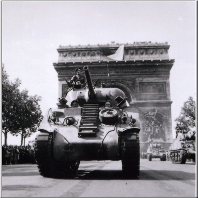 Friedland au Champs Élysée août 1944. Cliquez pour agrandir (900 KB)